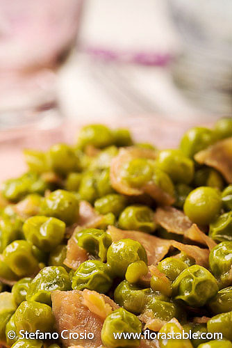 Peas and prosciutto side dish