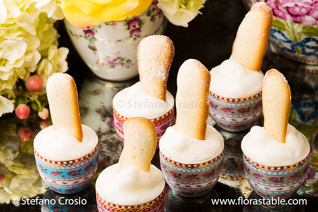 Lingue di gatto ("cats' tongues") cookies